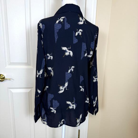 T Tahari Long Sleeve Crane Print Blouse Small/Petite Navy EUC - Picture 6 of 8